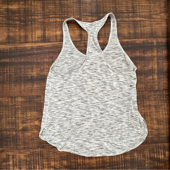 015. Lululemon 105 F Singlet Tank Top- Like New - Picture 4 of 7